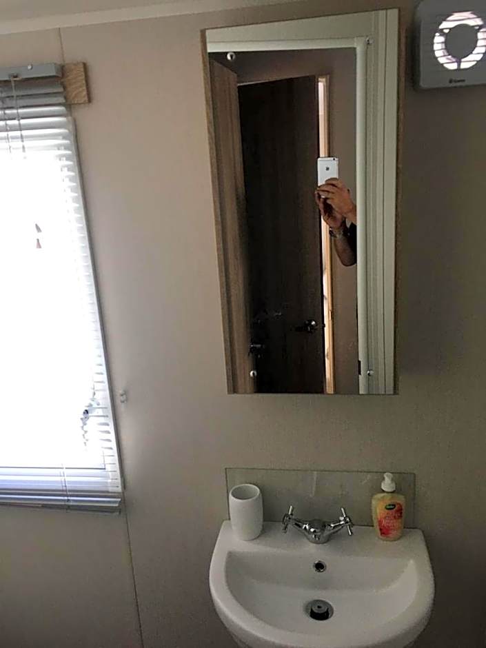 Swan View Haven, Littlesea