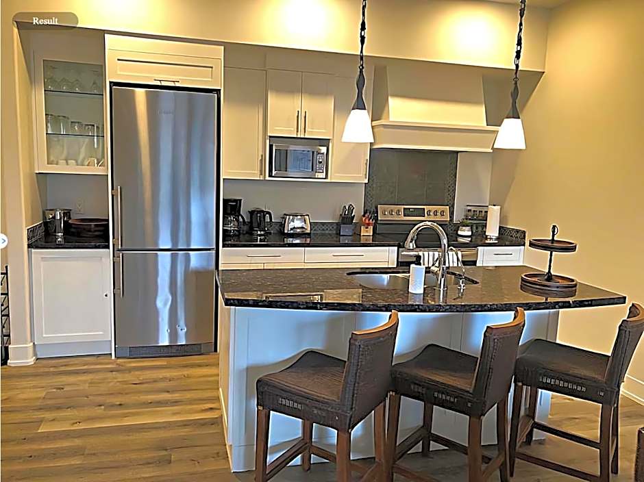 Spectacular Penthouse With Amazing Views, Indoor Pool and Hot tub