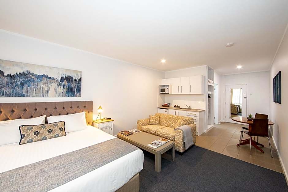 New England Motor Lodge