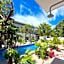 Commercial Zone Studios, Pool, BBQ and Beach 7 Blocks