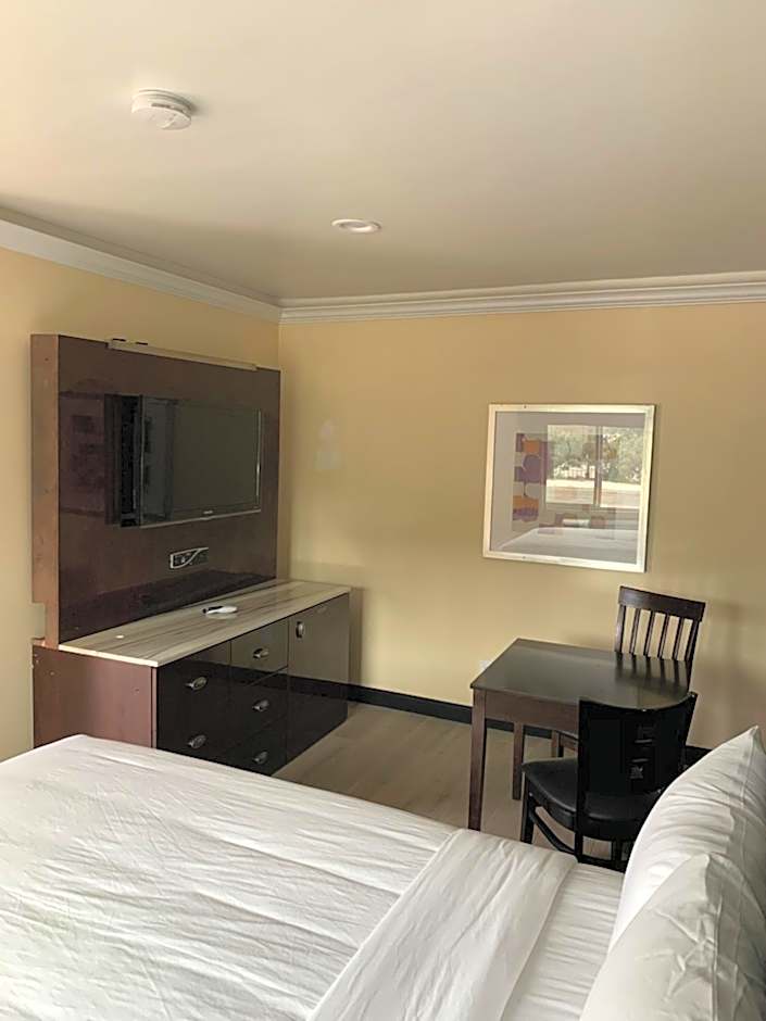 Willow Tree Inn & Suites