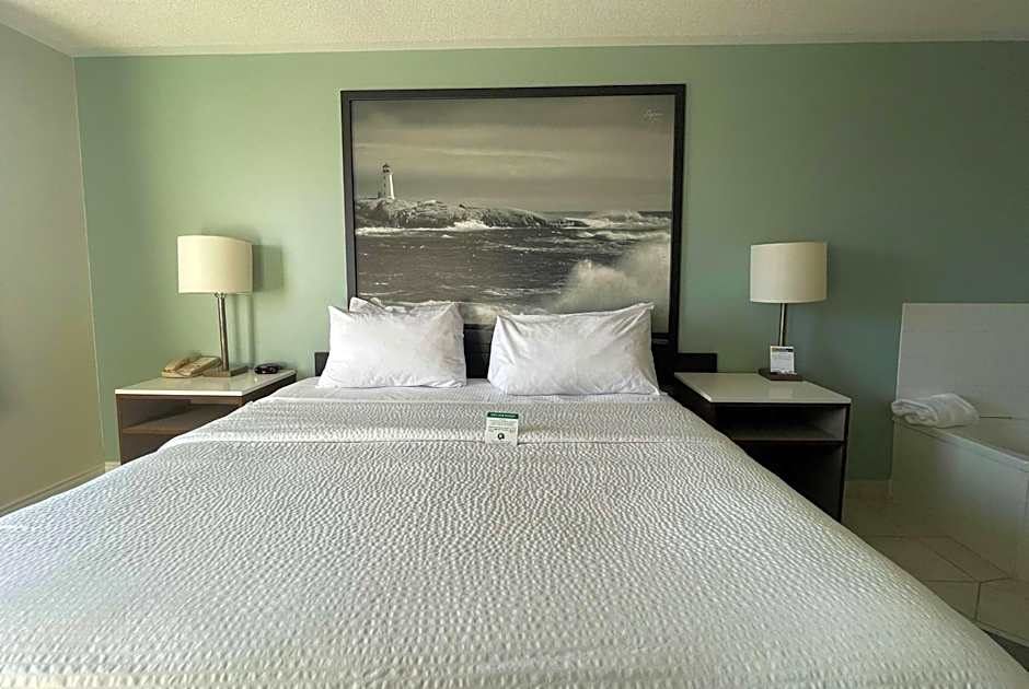 Super 8 by Wyndham Peterborough