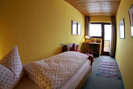 Standard Single Room with Mountain View