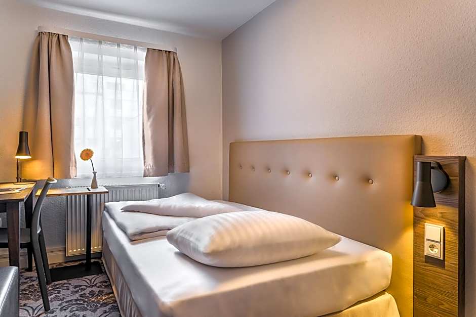 Signature Hotel Astoria