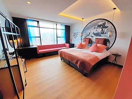 Large Room with Bathtub