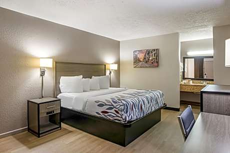 Deluxe King Room Second Floor Non-Smoking