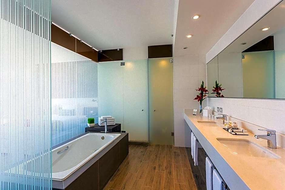 Radisson Blu Plaza El Bosque Santiago