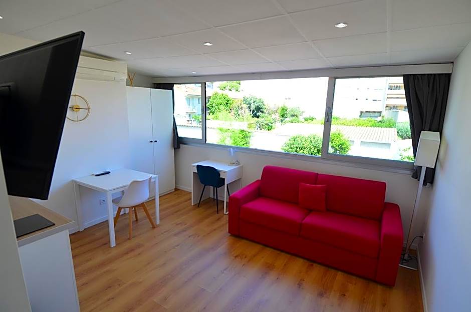 STUDIO CASSIN - next to tramway line 2 near airport
