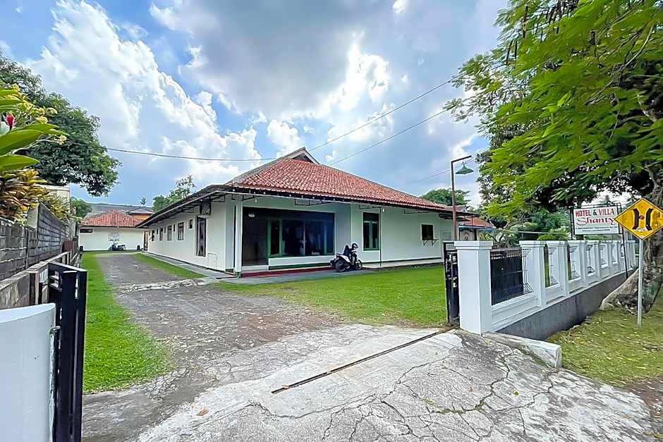 Hotel Shanty Mitra RedDoorz