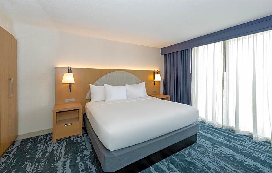 Embassy Suites by Hilton Minneapolis Bloomington Edina