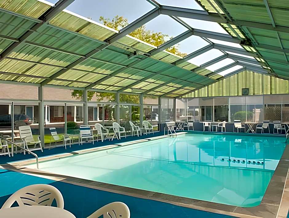Endless Dunes, A Modern Motel