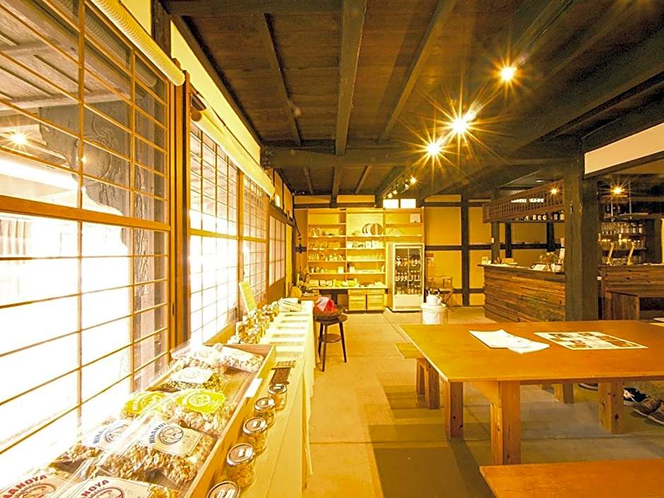 Hostel & Tatami Bar Uchikobare -内子晴れ-