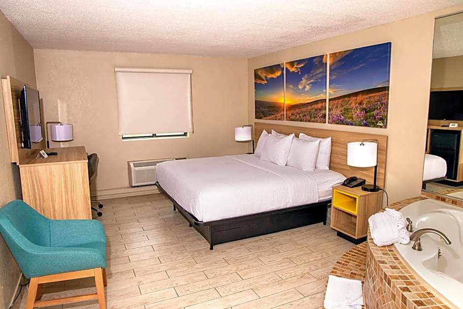 Days Inn and Suites by Wyndham Hammond, IN