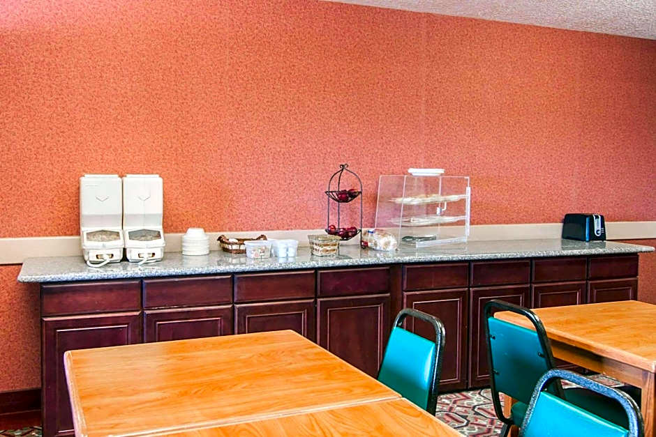 Bridgeway Inn & Suites