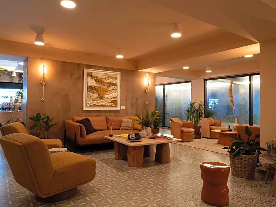 HiBird- Apartment and Suites Hotel