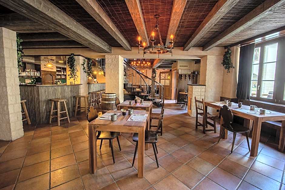 Peanut Medieval Lodge