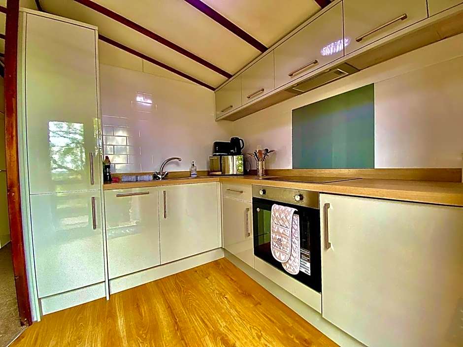 The Raddle Inn Log Cabins