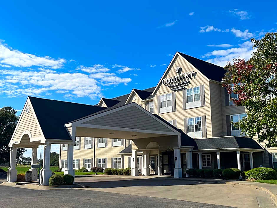 Country Inn & Suites by Radisson, Salina, KS