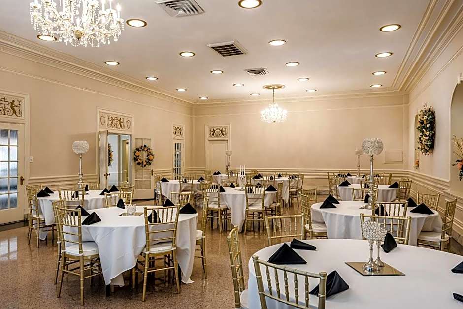 Hotel Bothwell Sedalia Central District, an Ascend Collection Hotel