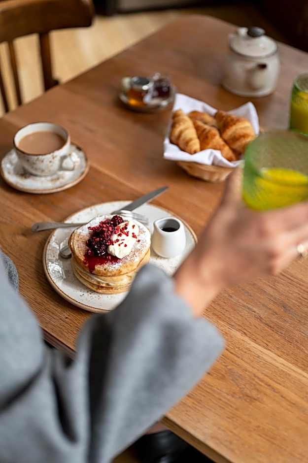 Town Hall Hotel & Apartments