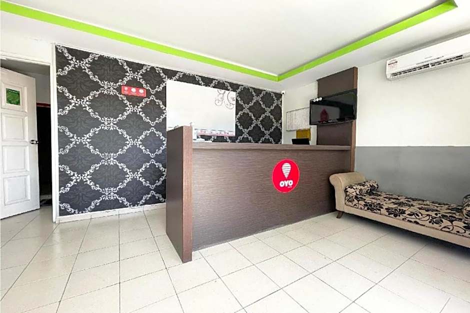 OYO 90324 Muar Station Hotel