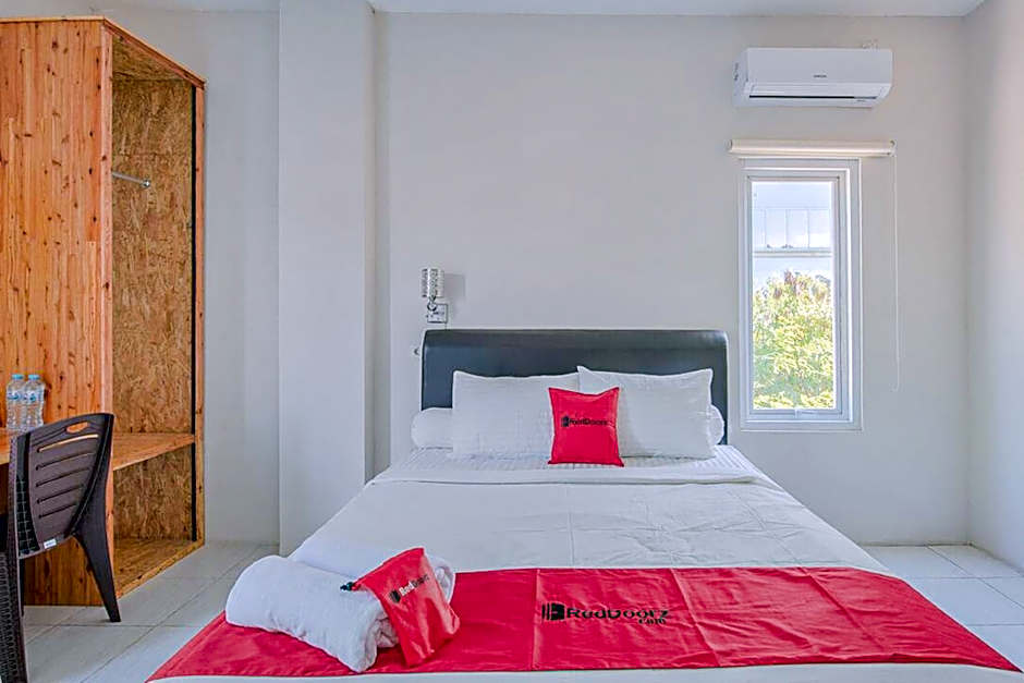 RedDoorz Plus Syariah @ Raya Nginden 2