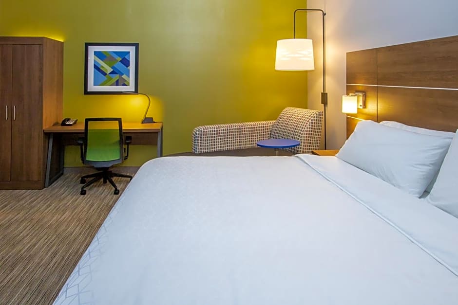 Holiday Inn Express Hotel & Suites Roseville - Galleria Area By IHG