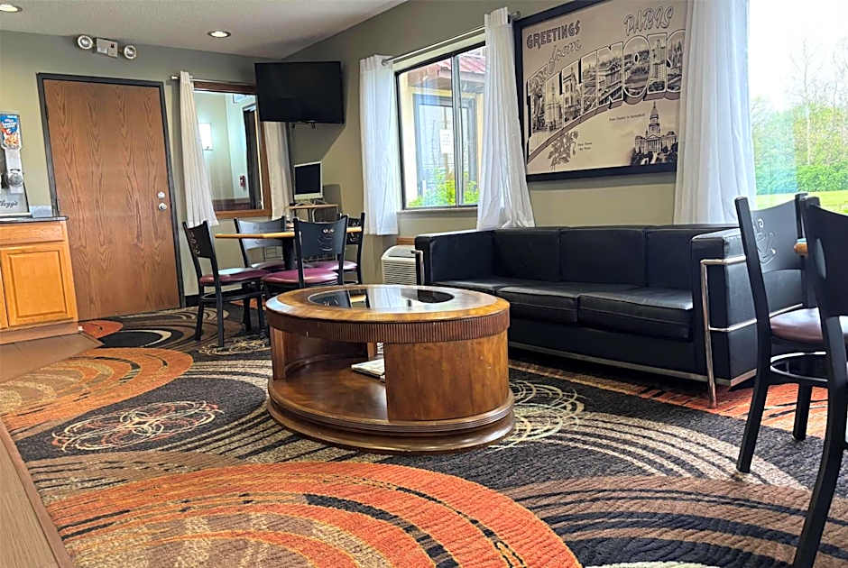Super 8 by Wyndham Paris IL