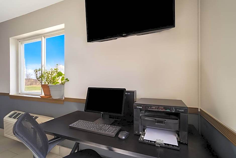 Econo Lodge Inn & Suites Canandaigua - Fingers Lake Area