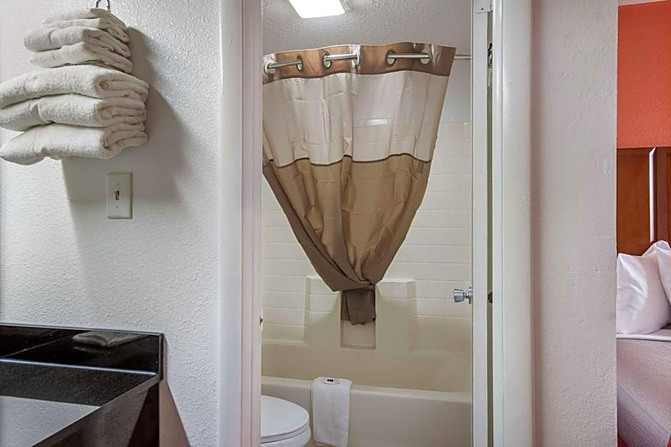 Motel 6-Van Buren, AR I- 40
