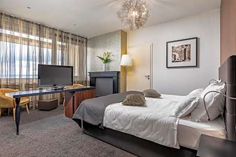 Superior Double Room with Balcony and Sea View