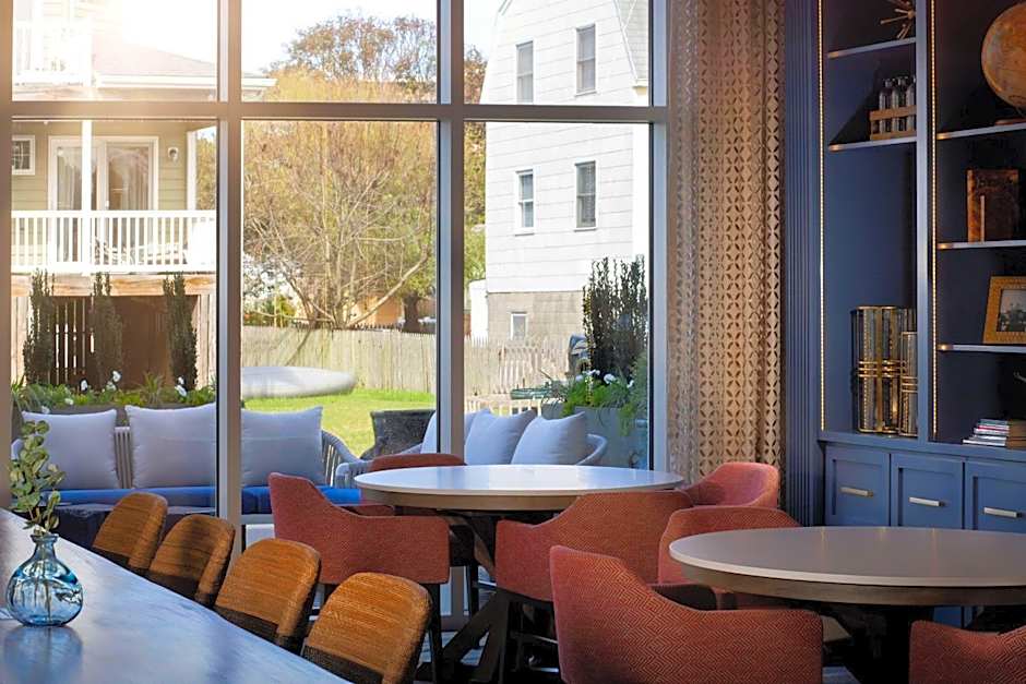 Fenwick Shores, Tapestry Collection by Hilton