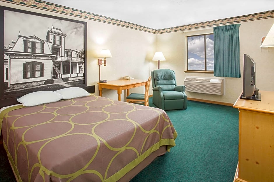 Super 8 by Wyndham El Paso IL