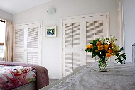 Queen Room with Garden View