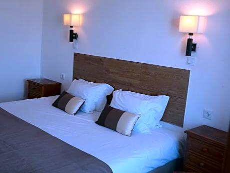 Double or Twin Room with Sea View