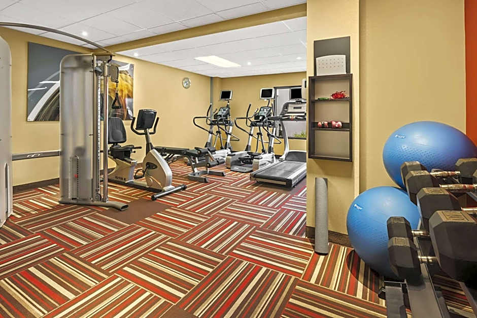 Super 8 by Wyndham Dallas Love Field Airport