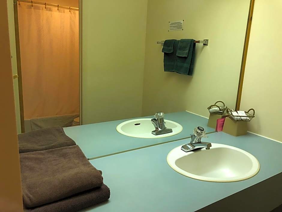 Agassiz Hotel and Restaurant - Under New Management