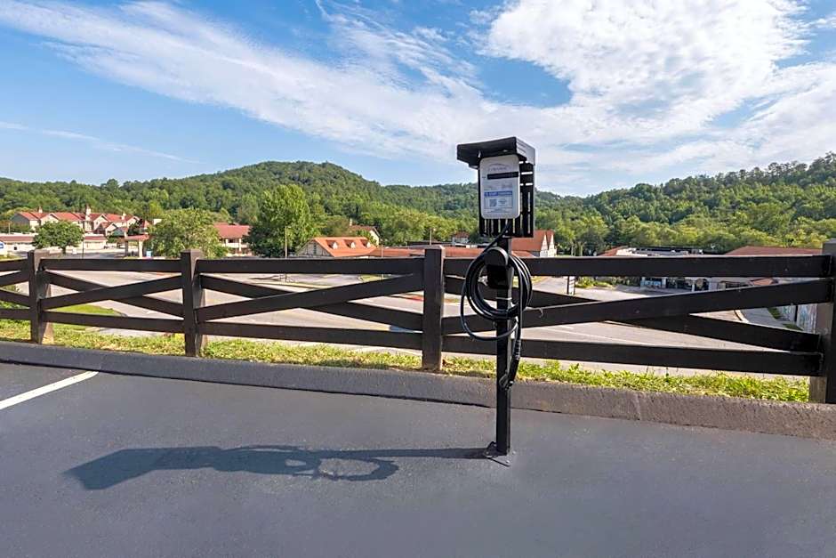 Super 8 by Wyndham Helen