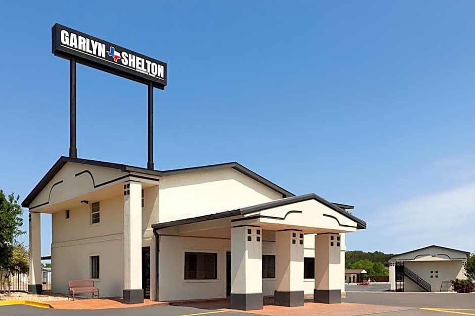 Super 8 by Wyndham Temple S. General Bruce