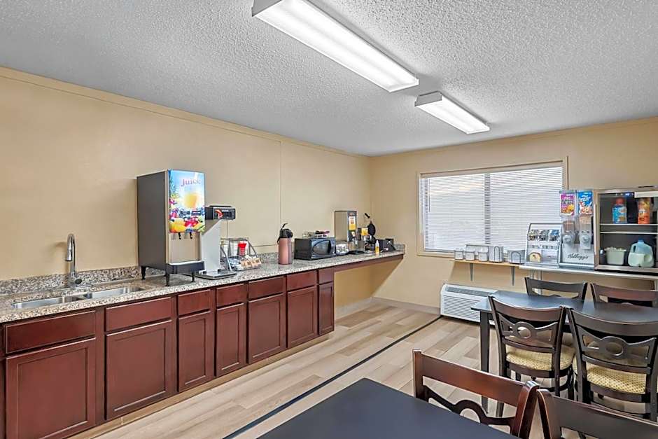 Super 8 by Wyndham Jefferson