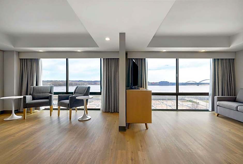 DoubleTree by Hilton Davenport