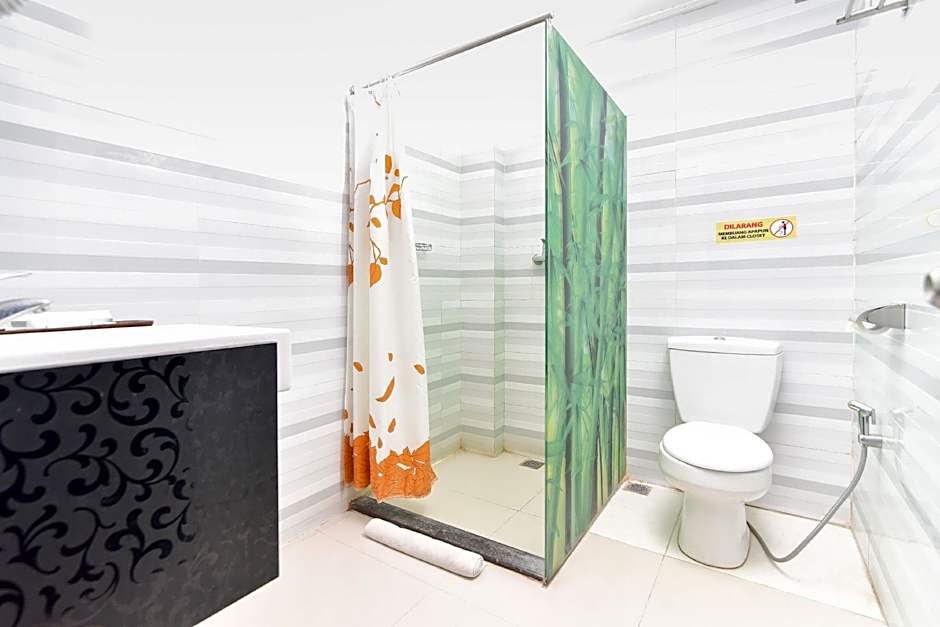 RedDoorz Plus near Mall Bali Galeria 2