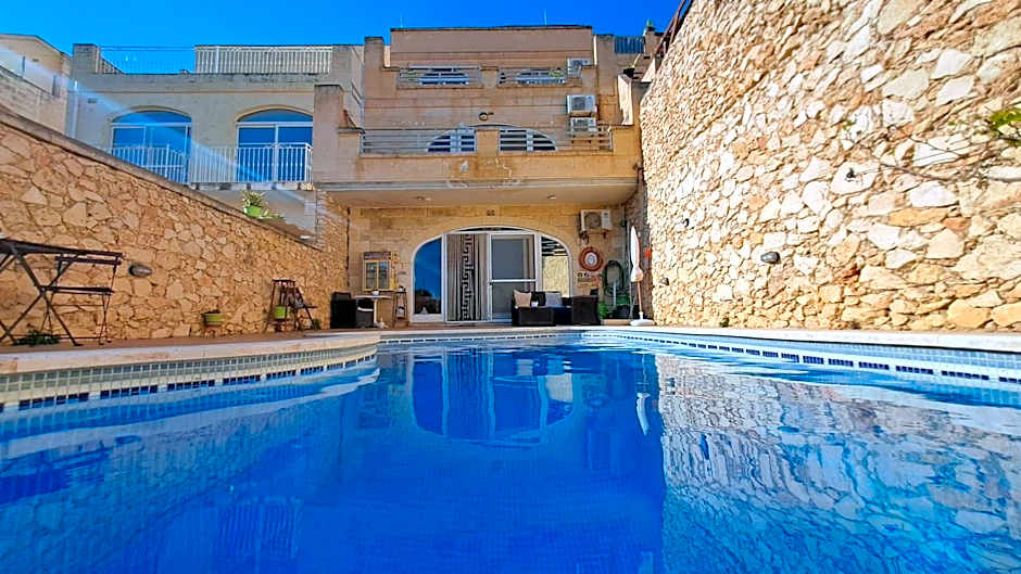 Gozo Inn Love