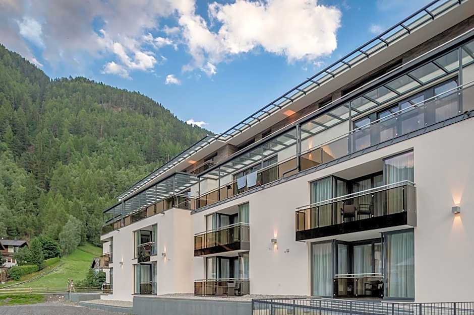 The Deluxe by Regina