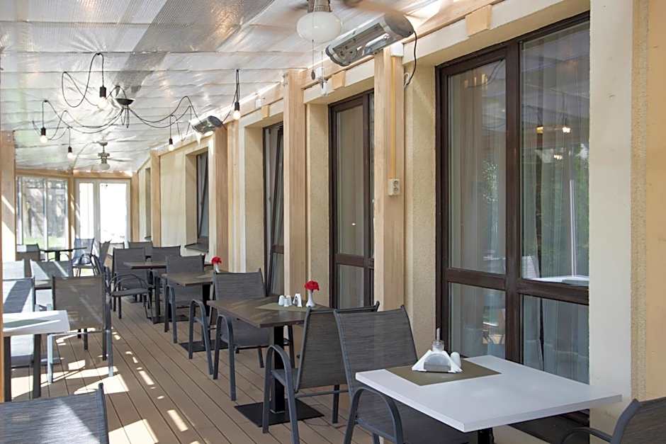 Hotel BEST with FREE PARKING