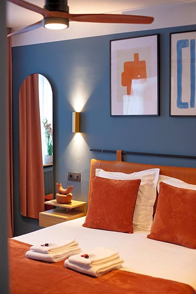 Gillis Eight Guest Rooms by Romy&Travis