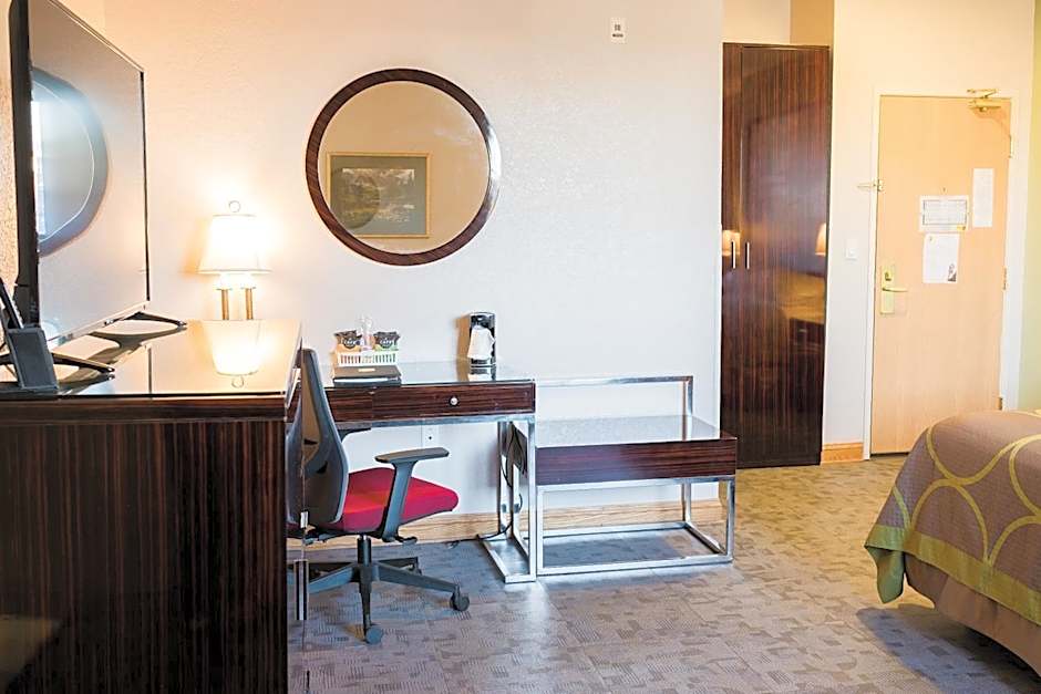 Super 8 by Wyndham Uniontown PA