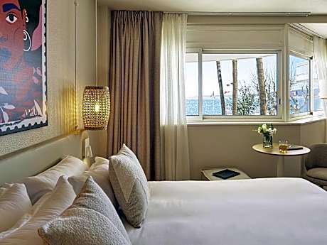 Classic Room With Double Bed And Sea View
