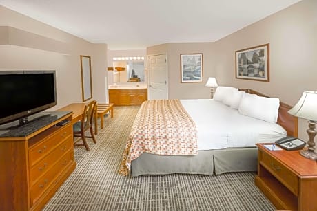 1 King Bed Mobility Accessible Room Non-Smoking