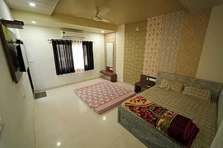 Hotel Pawar Palace And Restaurant